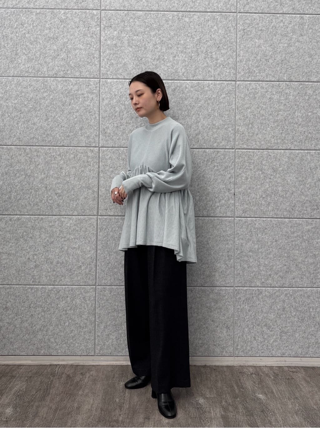 ayanoさんの「INDIVI｜【再入荷】ペプラムハイネックニット」を使ったコーディネート