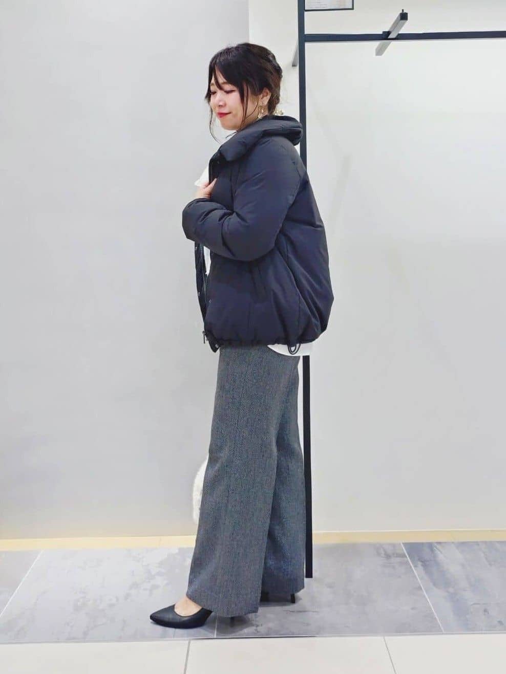 TOMOMIさんの「INDIVI｜【撥水／洗える／デザイン衿】ステッチレス ショートダウンコート」を使ったコーディネート