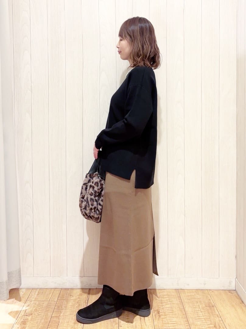 あいこさんの「SHOO･LA･RUE｜【洗濯機可/セットアップ可/毛玉になりにくい】心地よく穿ける ニットナロースカート」を使ったコーディネート