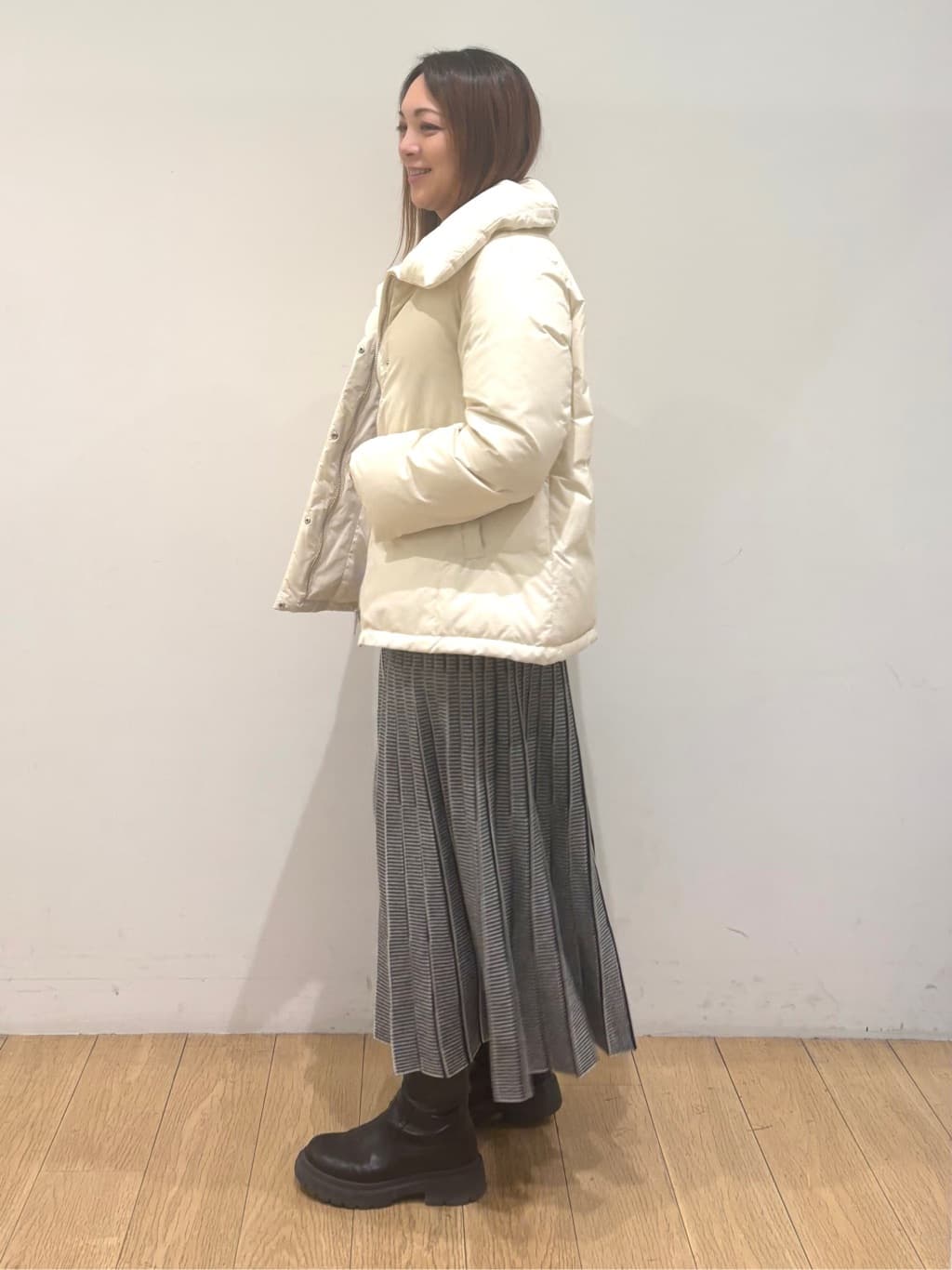 mikkoさんの「INDIVI｜【撥水／洗える／デザイン衿】ステッチレス ショートダウンコート」を使ったコーディネート