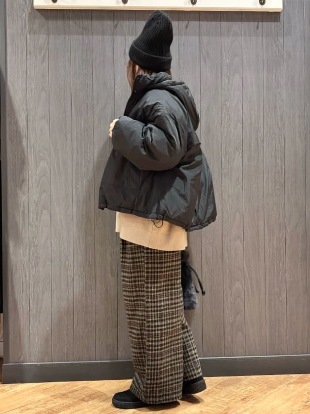 meiさんの「SHOO･LA･RUE｜【撥水/あったか】たっぷり着られる 中綿モンスターショートコート」を使ったコーディネート