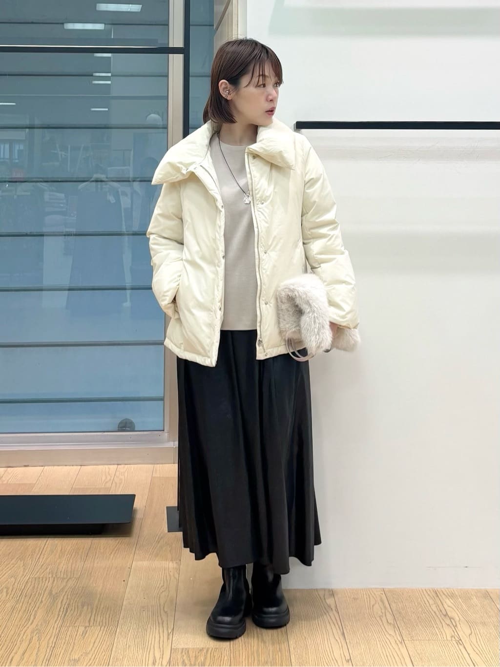 asamiさんの「INDIVI｜【洗える／選べる8色】トーンアップニット」を使ったコーディネート
