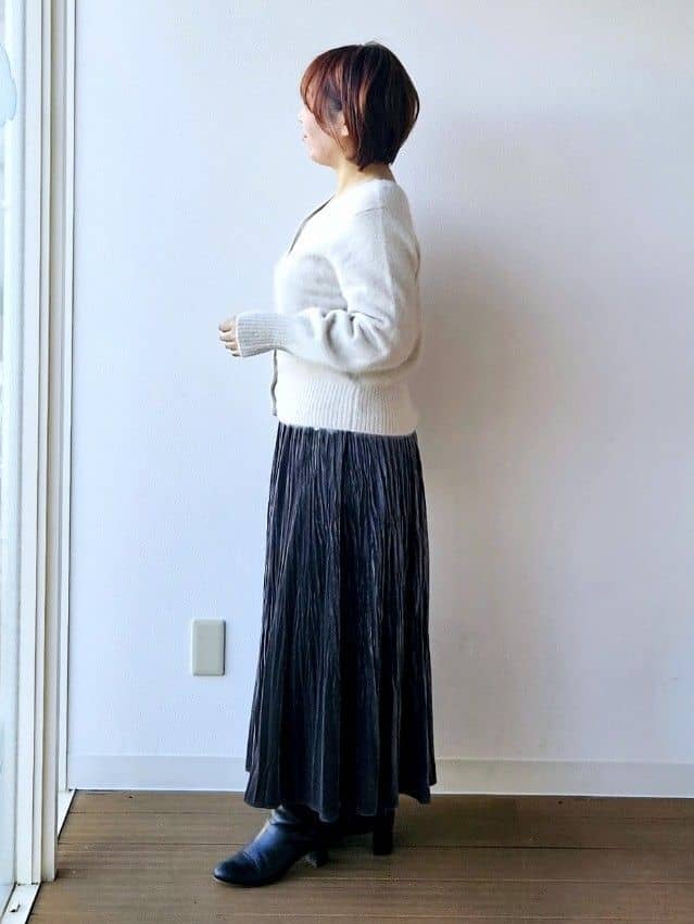やじまさんの「UNTITLED｜【ふわふわニット/前後2WAY】フォックスカシミヤカーディガン」を使ったコーディネート