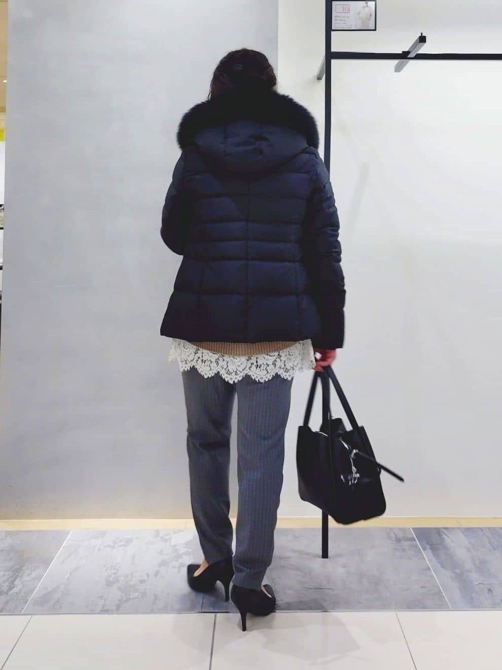 TOMOMIさんの「INDIVI｜【名品／撥水／抗菌防臭】ショート丈リサイクルダウンコート」を使ったコーディネート