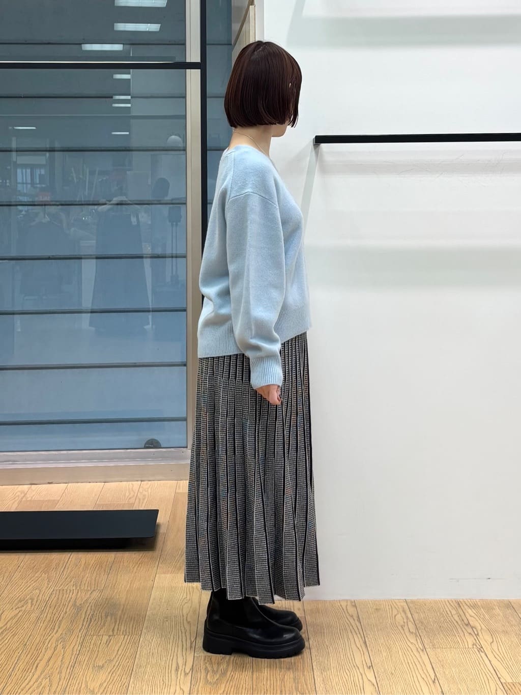 asamiさんの「INDIVI｜【洗える／カシミヤ混】ミドルゲージVネックニット」を使ったコーディネート