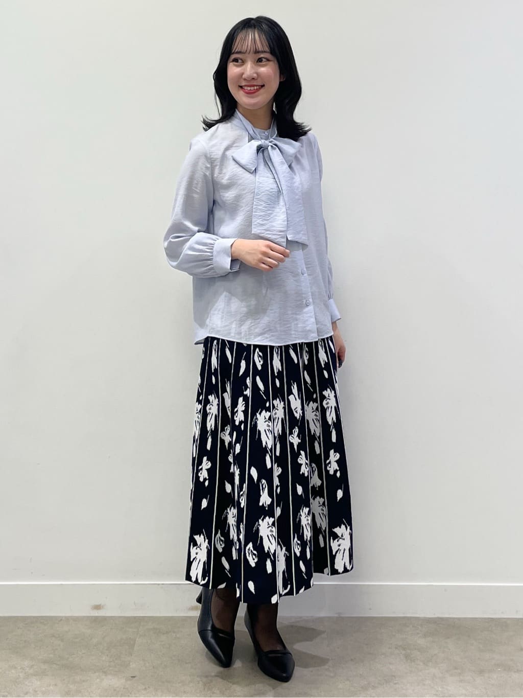 yukariさんの「Reflect｜【通勤／ボウタイ取り外し可】ボウタイ付きバンドカラーブラウス」を使ったコーディネート