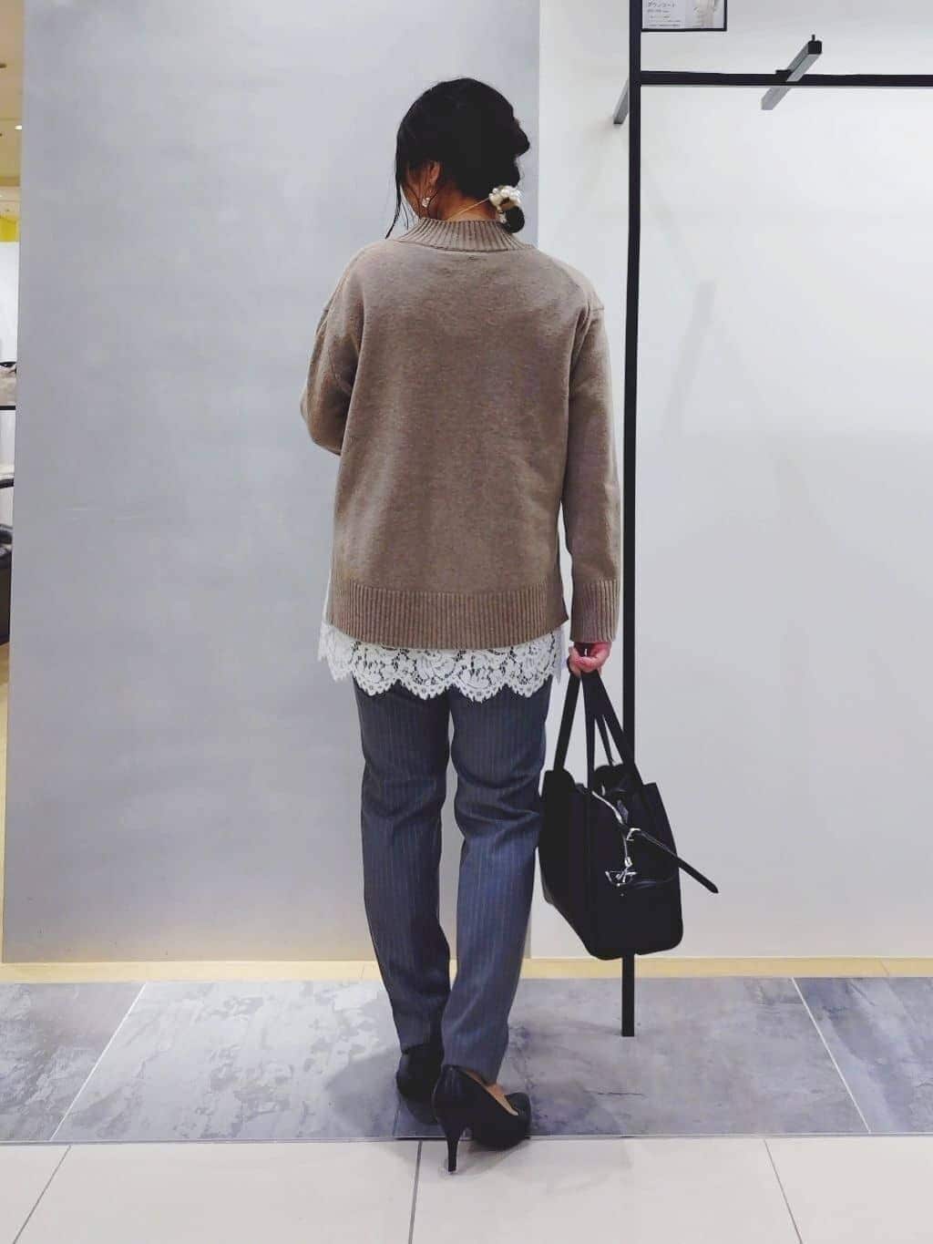 TOMOMIさんの「INDIVI｜【名品／撥水／抗菌防臭】ショート丈リサイクルダウンコート」を使ったコーディネート