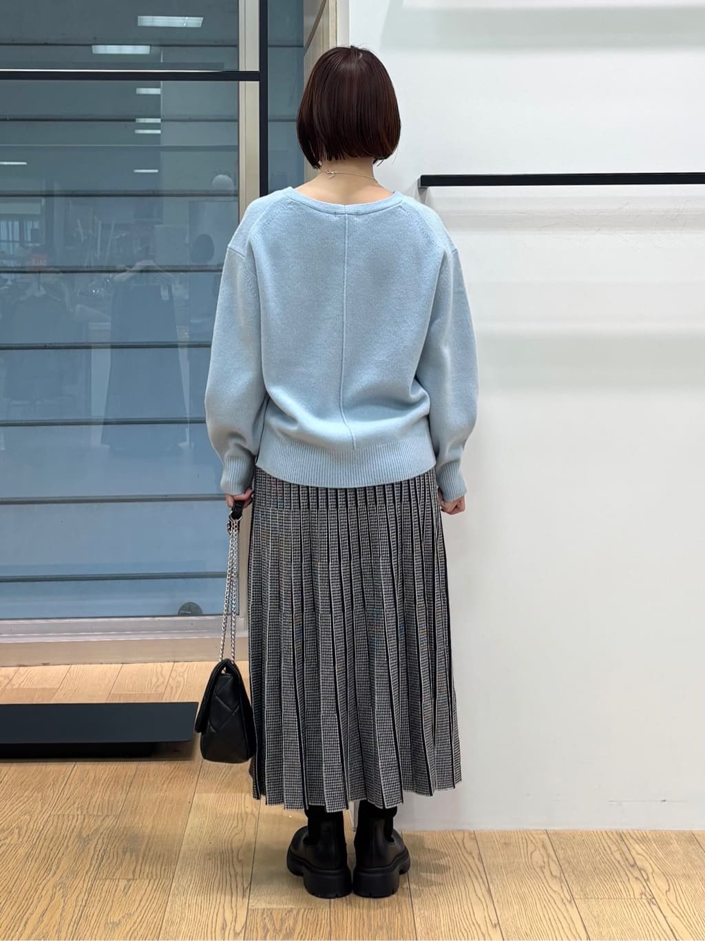 asamiさんの「INDIVI｜【洗える／カシミヤ混】ミドルゲージVネックニット」を使ったコーディネート