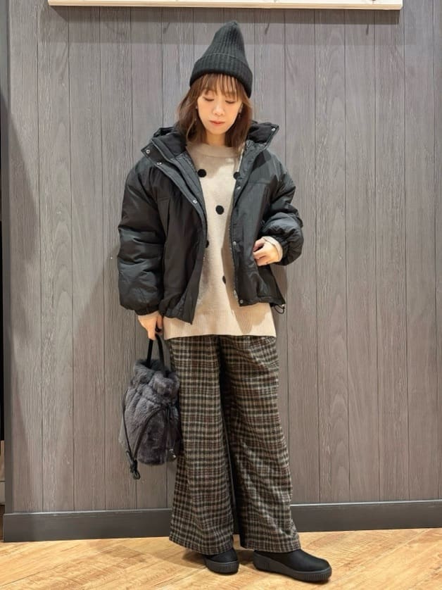 meiさんの「SHOO･LA･RUE｜【撥水/あったか】たっぷり着られる 中綿モンスターショートコート」を使ったコーディネート
