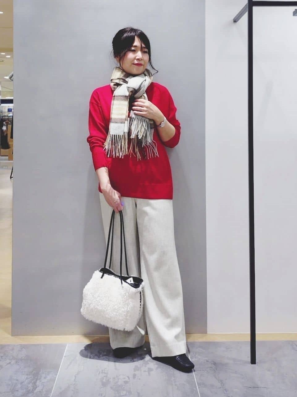 TOMOMIさんの「INDIVI｜ボアミドルバッグ」を使ったコーディネート