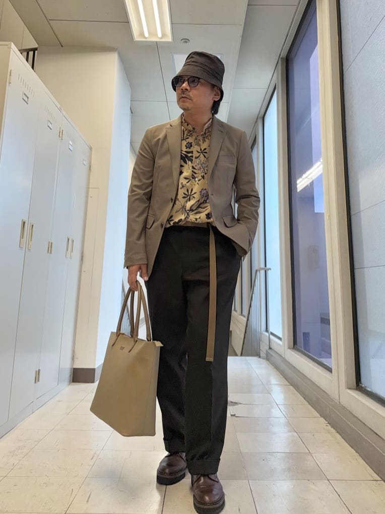 MAKOTO AIさんの「TAKEO KIKUCHI｜マイクロファイバートートM」を使ったコーディネート