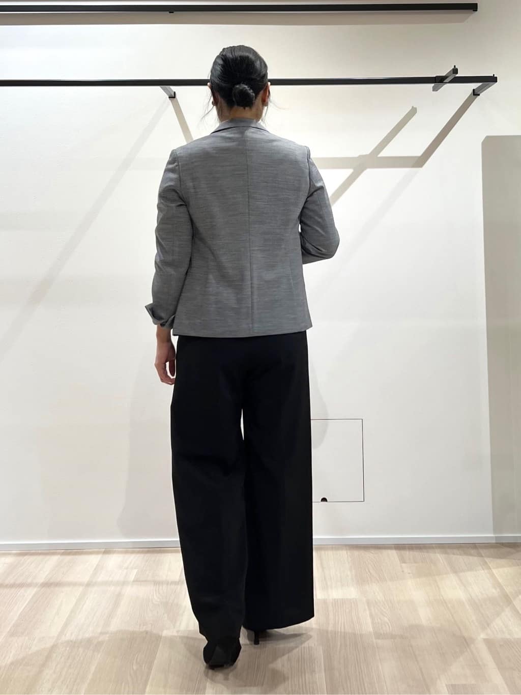 TOMOMIさんの「UNTITLED｜【洗えるスーツ／ストレッチ】ウール混ジャージ テーラードジャケット」を使ったコーディネート