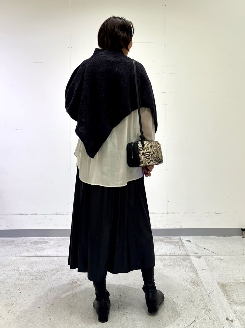 yuriさんの「INDIVI｜【きれいめ／ラメ】シャイニーローン ドレーピーブラウス」を使ったコーディネート