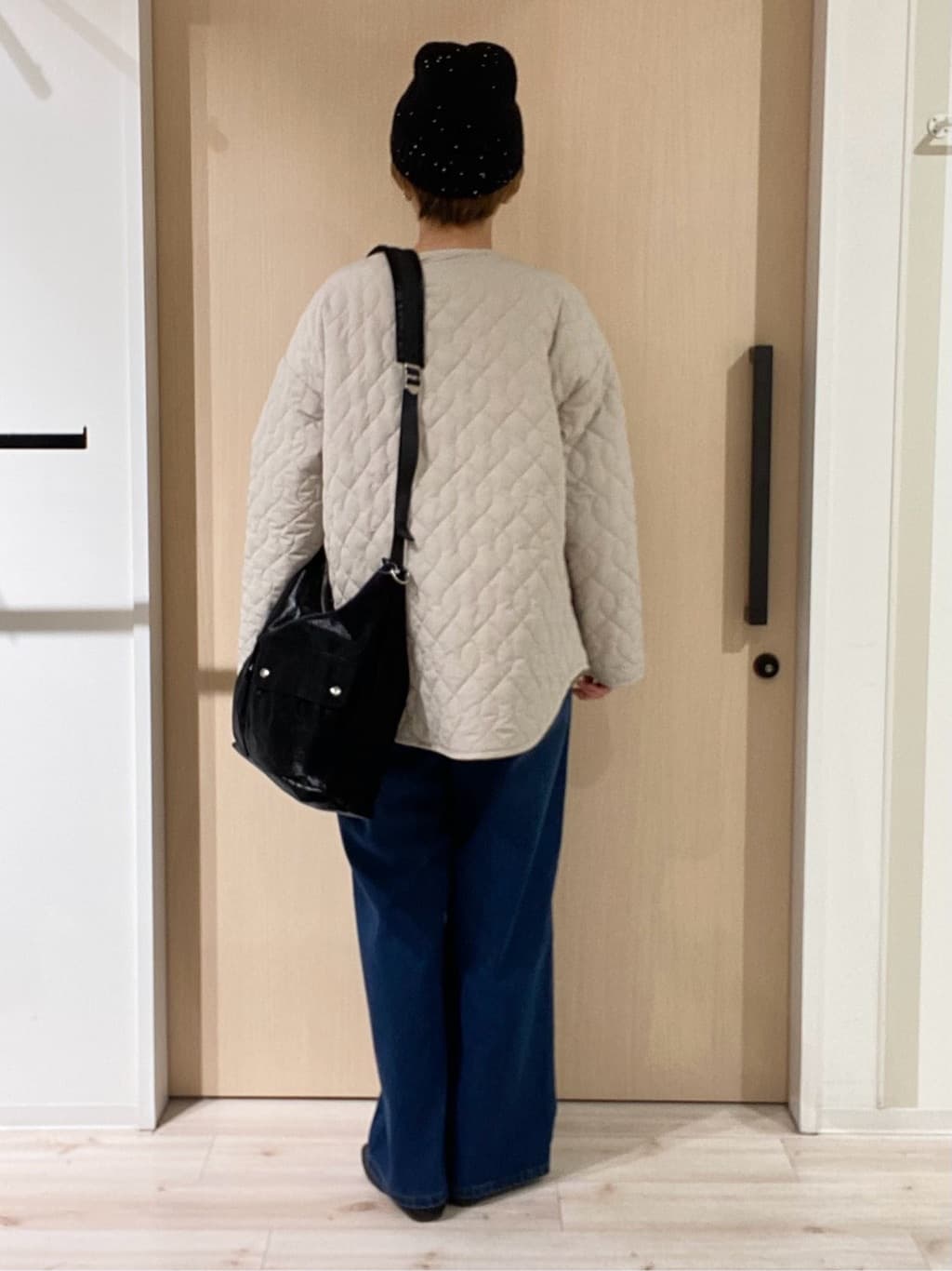 ひらしーさんの「SHOO･LA･RUE｜【S-LL】脚のラインを拾いにくい デニムワイドパンツ」を使ったコーディネート