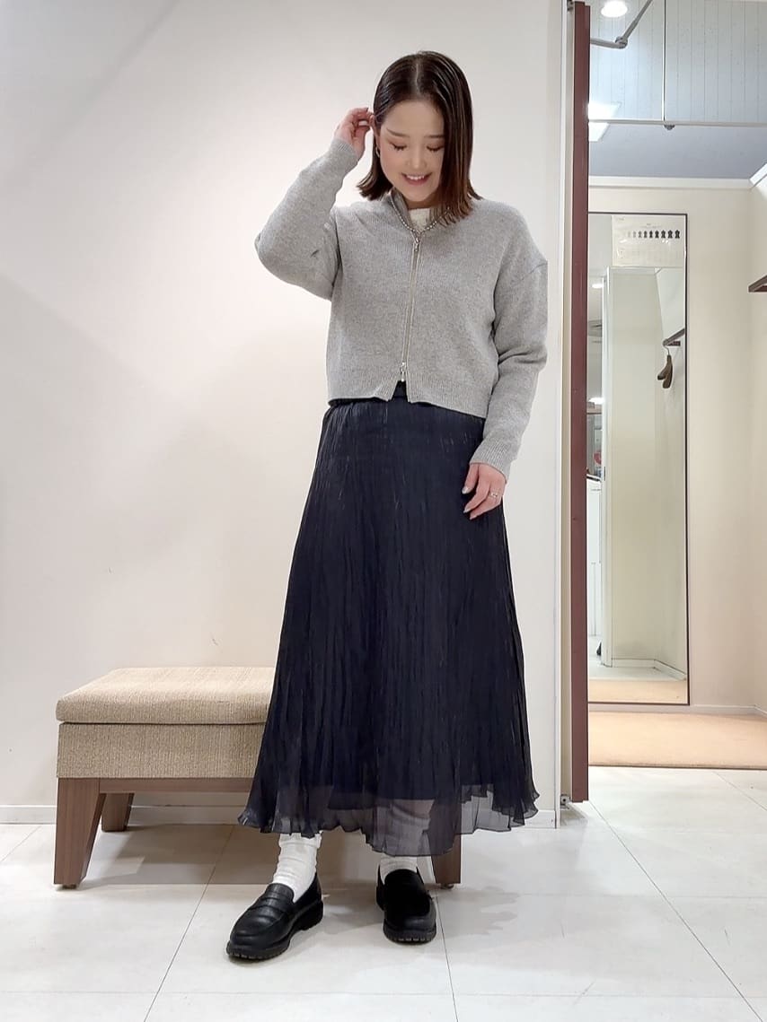 YUIさんの「UNTITLED｜【ゆったりサイズ／着丈短め】ジップニットカーディガン」を使ったコーディネート