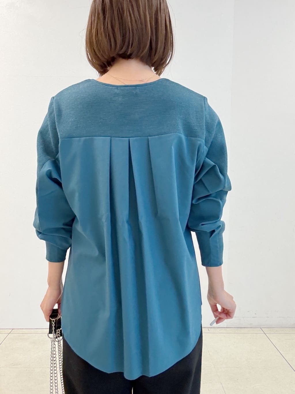 yoshiyaさんの「INDIVI｜【褒められパンツ／ウール混】ウォームウール ワイドパンツ」を使ったコーディネート