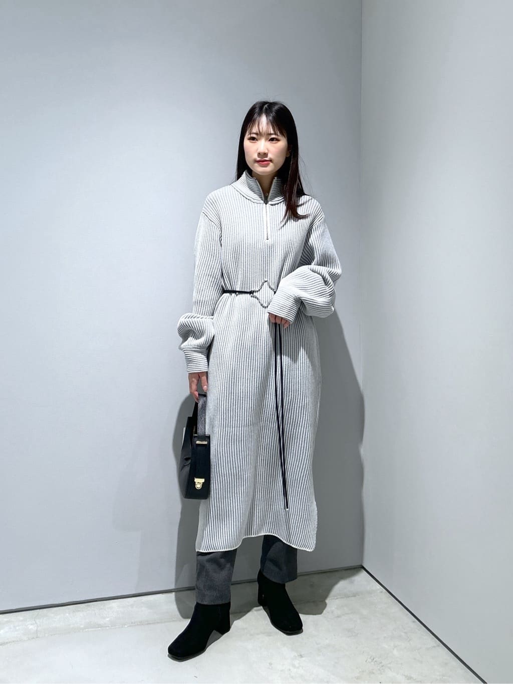 Renoさんの「INDIVI｜スタンドネックニットワンピース」を使ったコーディネート