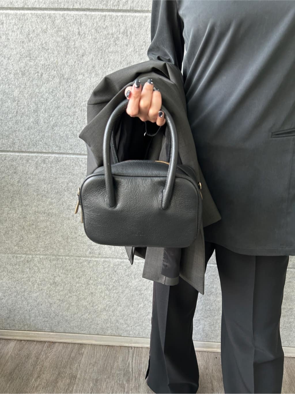 harunaさんの「CODE A｜line zip trousers」を使ったコーディネート