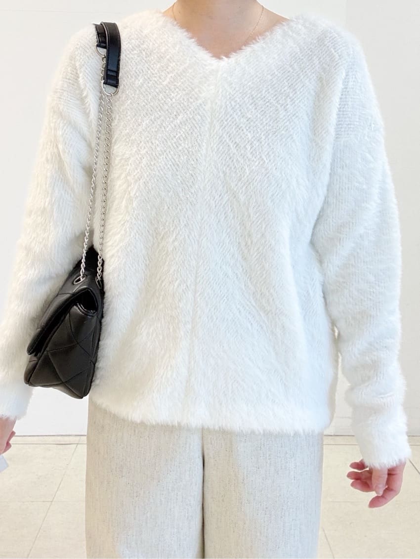 yoshiyaさんの「INDIVI｜【洗える】エアリーシャギートップス」を使ったコーディネート