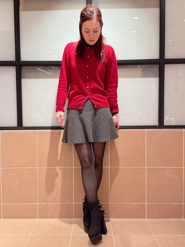 すみれさんの「ESPERANZA｜【ラク盛り/ショートブーツ】リピーター続出／脚長美脚 バックリボングリッターヒールショートブーツ」を使ったコーディネート