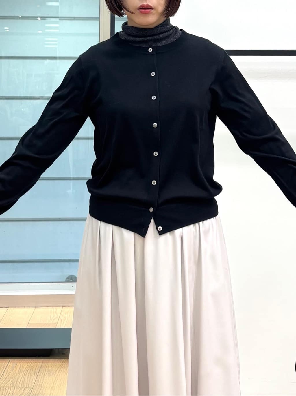 asamiさんの「INDIVI｜【洗える】ハイゲージニットカーディガン」を使ったコーディネート