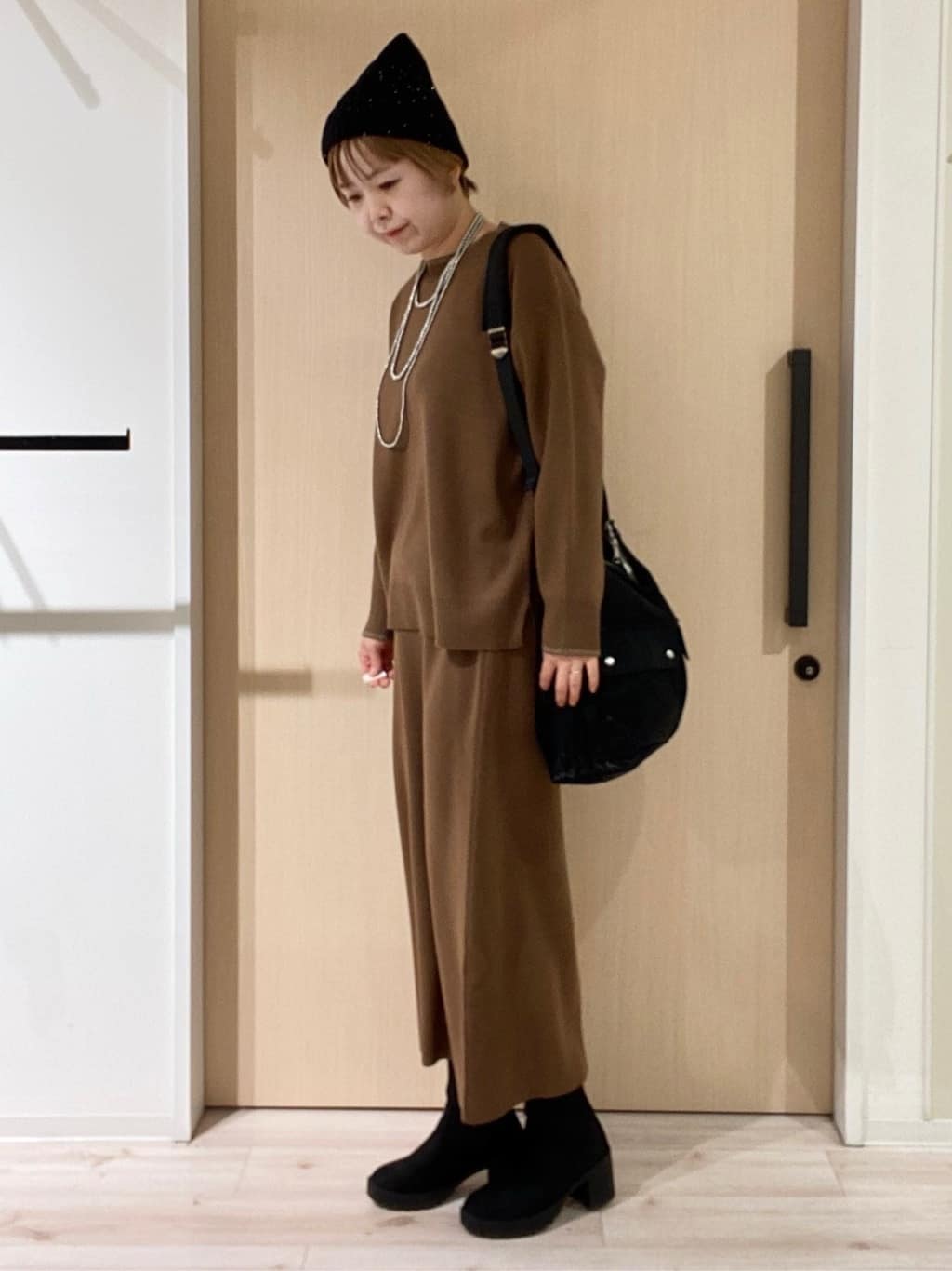 ひらしーさんの「SHOO･LA･RUE｜【洗濯機可/セットアップ可/毛玉になりにくい】心地よく穿ける ニットナロースカート」を使ったコーディネート