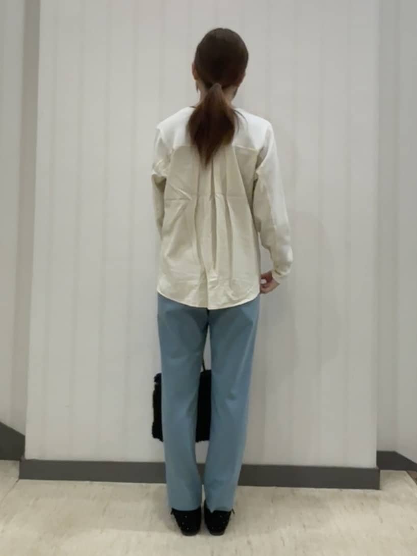 ちひさんの「INDIVI｜【洗える／選べる8色】トーンアップニット」を使ったコーディネート
