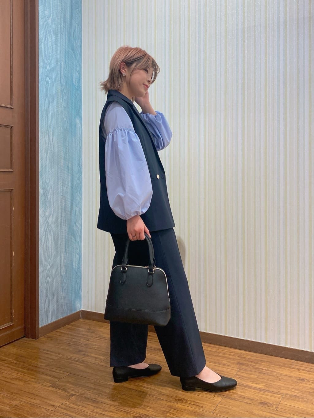 ayaさんの「SHOO･LA･RUE｜【洗濯機可/S-LL】ふんわりとしたお袖が愛らしい ジレスタイルに合うブラウス」を使ったコーディネート