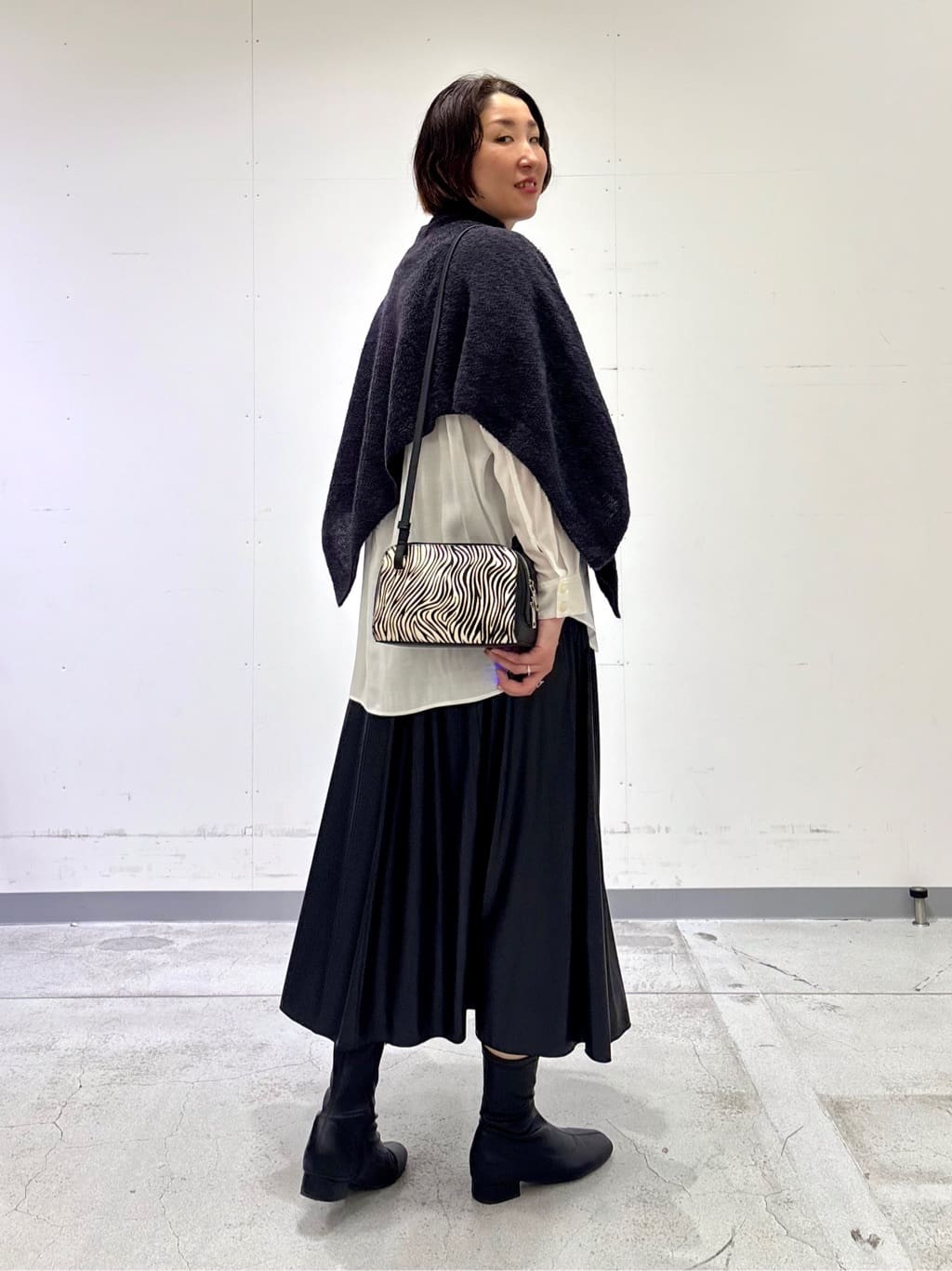 yuriさんの「INDIVI｜【きれいめ／ラメ】シャイニーローン ドレーピーブラウス」を使ったコーディネート