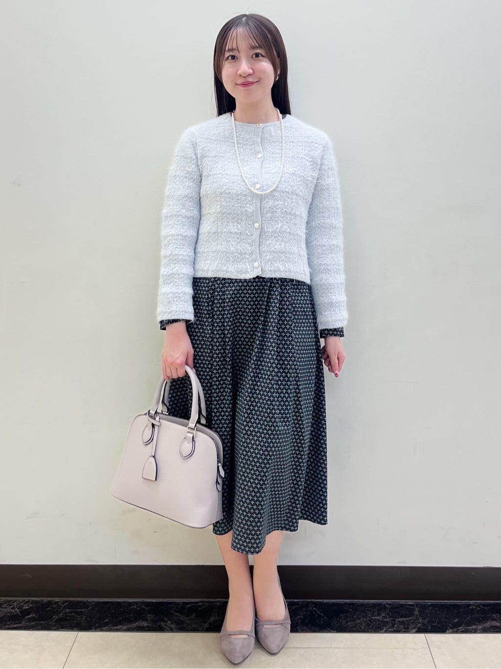 mikikoさんの「Reflect｜【お食事会やお出かけに◎】ふんわりジャカード編みカーディガン」を使ったコーディネート