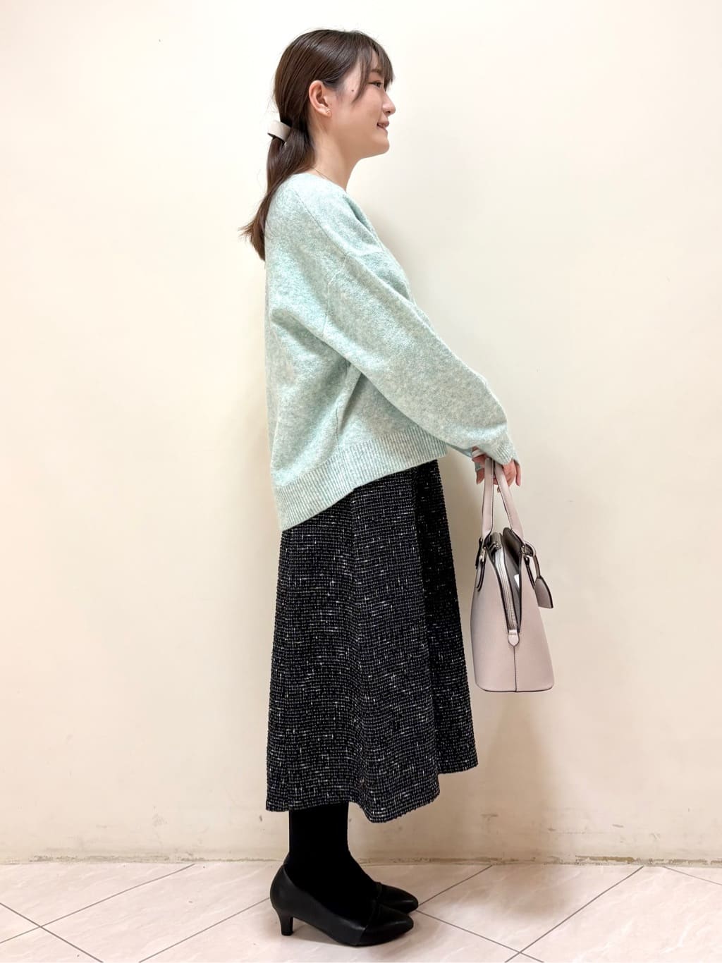 mikiさんの「Reflect｜【選べる5色／ゆったりシルエット】Vネックスパンコールニット」を使ったコーディネート
