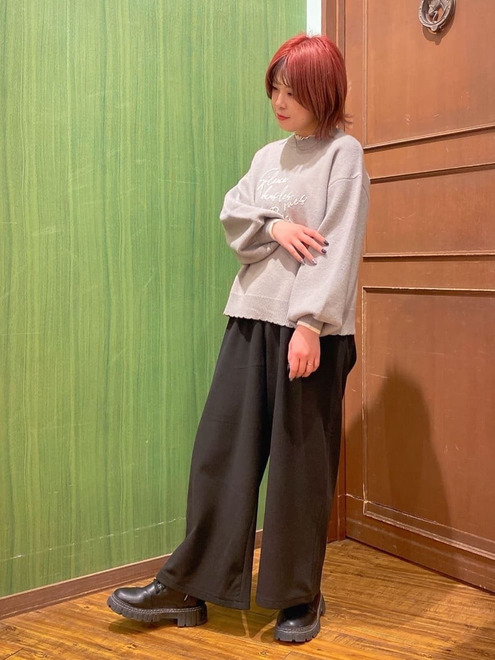 ayaさんの「SHOO･LA･RUE｜【洗濯機可/S-LL】裾スカラップが差がつく コード刺繍ロゴニット」を使ったコーディネート