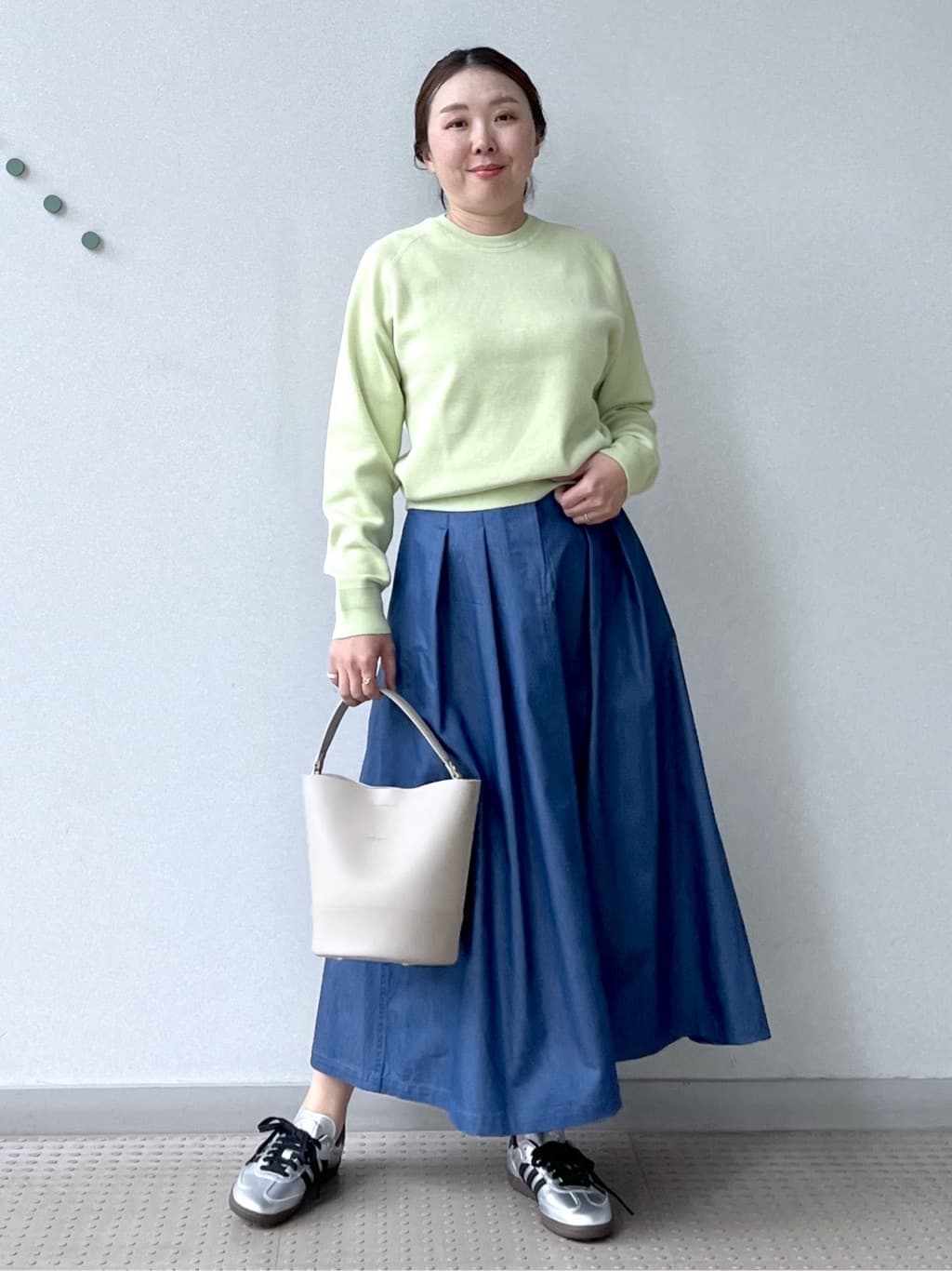 Soeさんの「DRESSTERIOR｜◆ウォッシャブルコットンカシミヤプルオーバーニット」を使ったコーディネート