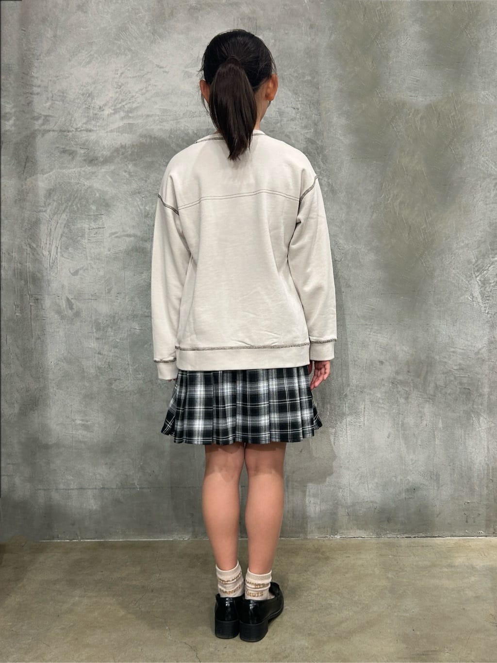 naokoさんの「THE SHOP TK｜【110-160】カラーロック裏毛プルオーバー」を使ったコーディネート