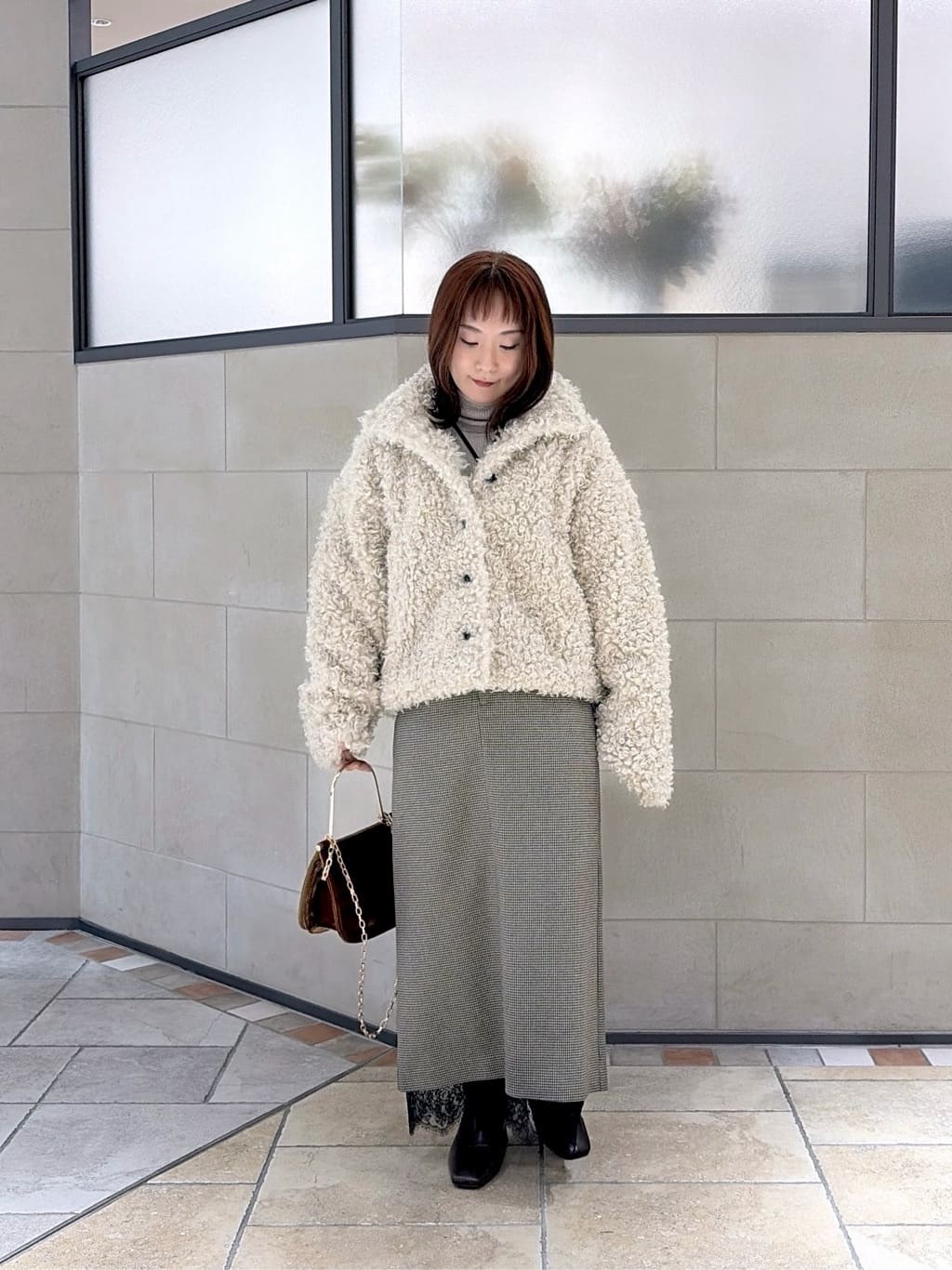 よねさんの「INDIVI｜【再入荷】パネルストレッチショートブーツ」を使ったコーディネート