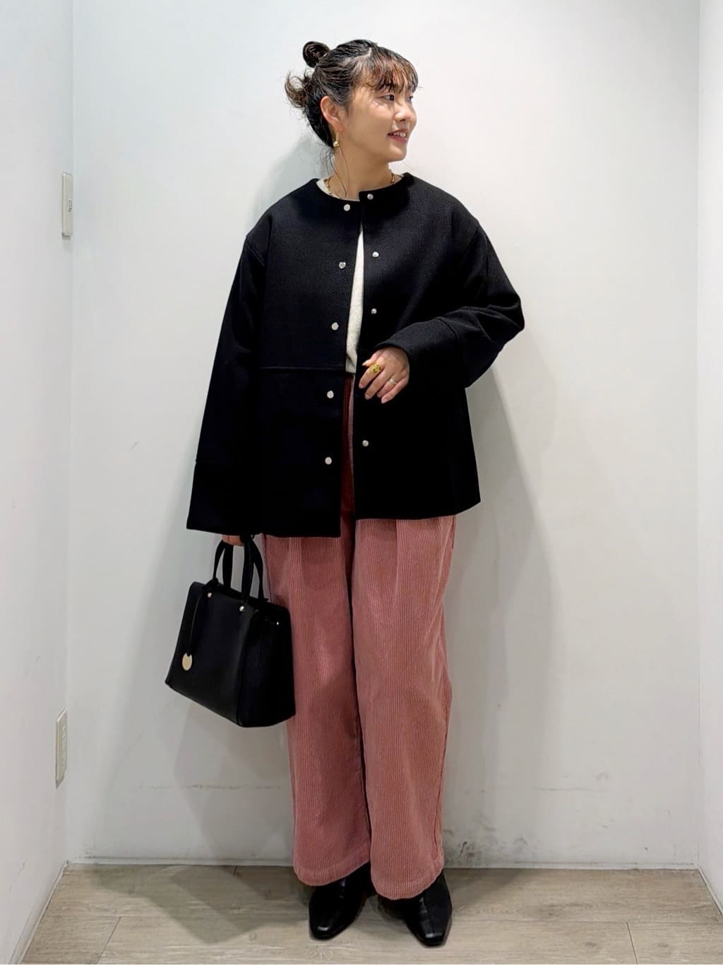 sumicaさんの「OPAQUE.CLIP｜コーデュロイタックワイドパンツ【洗濯機OK】」を使ったコーディネート