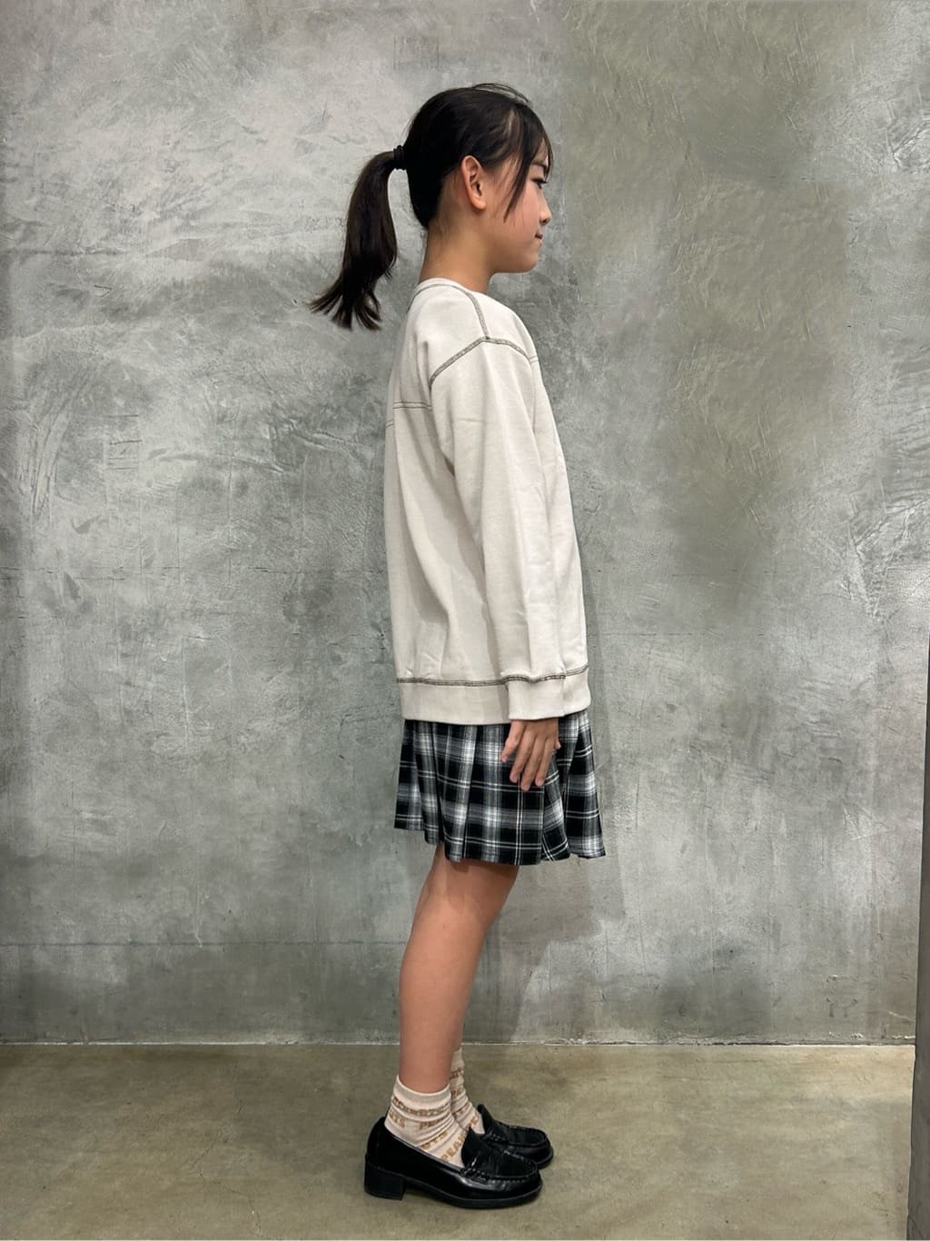 naokoさんの「THE SHOP TK｜【110-160】カラーロック裏毛プルオーバー」を使ったコーディネート
