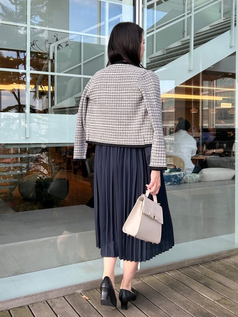 shinoさんの「Couture brooch｜【ハレの日・通勤】配色シフォンプリーツ ワンピース」を使ったコーディネート