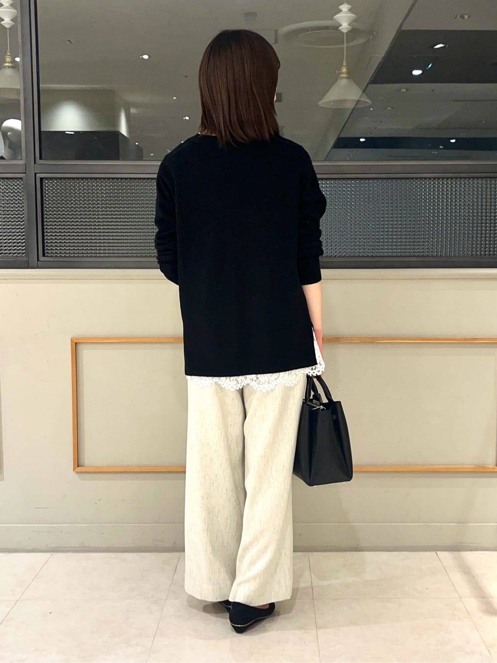 kumiさんの「INDIVI｜【洗える／チュニック丈／カシミヤ混】スリットデザインVネックニット」を使ったコーディネート