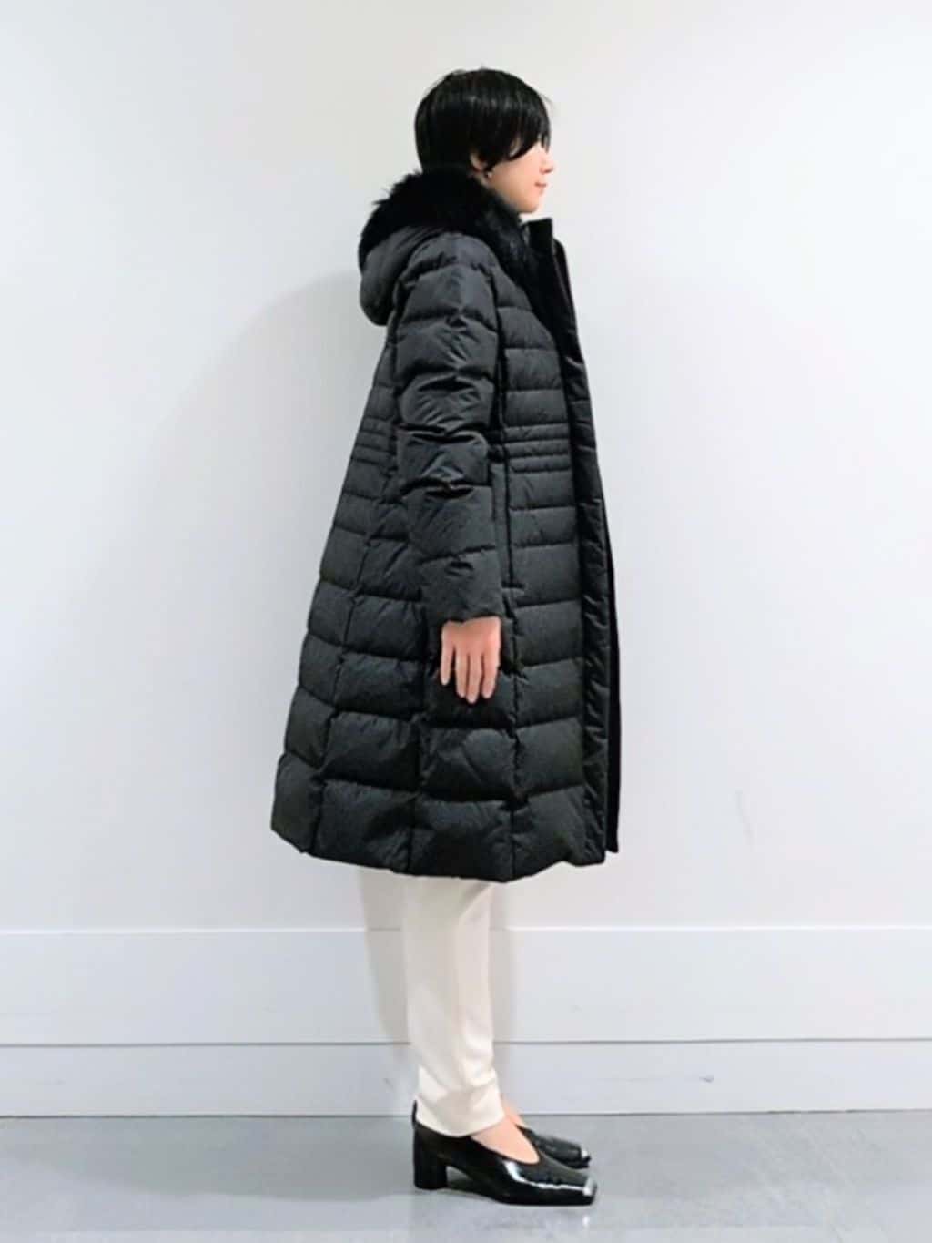 ミズタさんの「UNTITLED｜【はっ水機能/フード取り外し可/防寒】ロングダウンコート」を使ったコーディネート