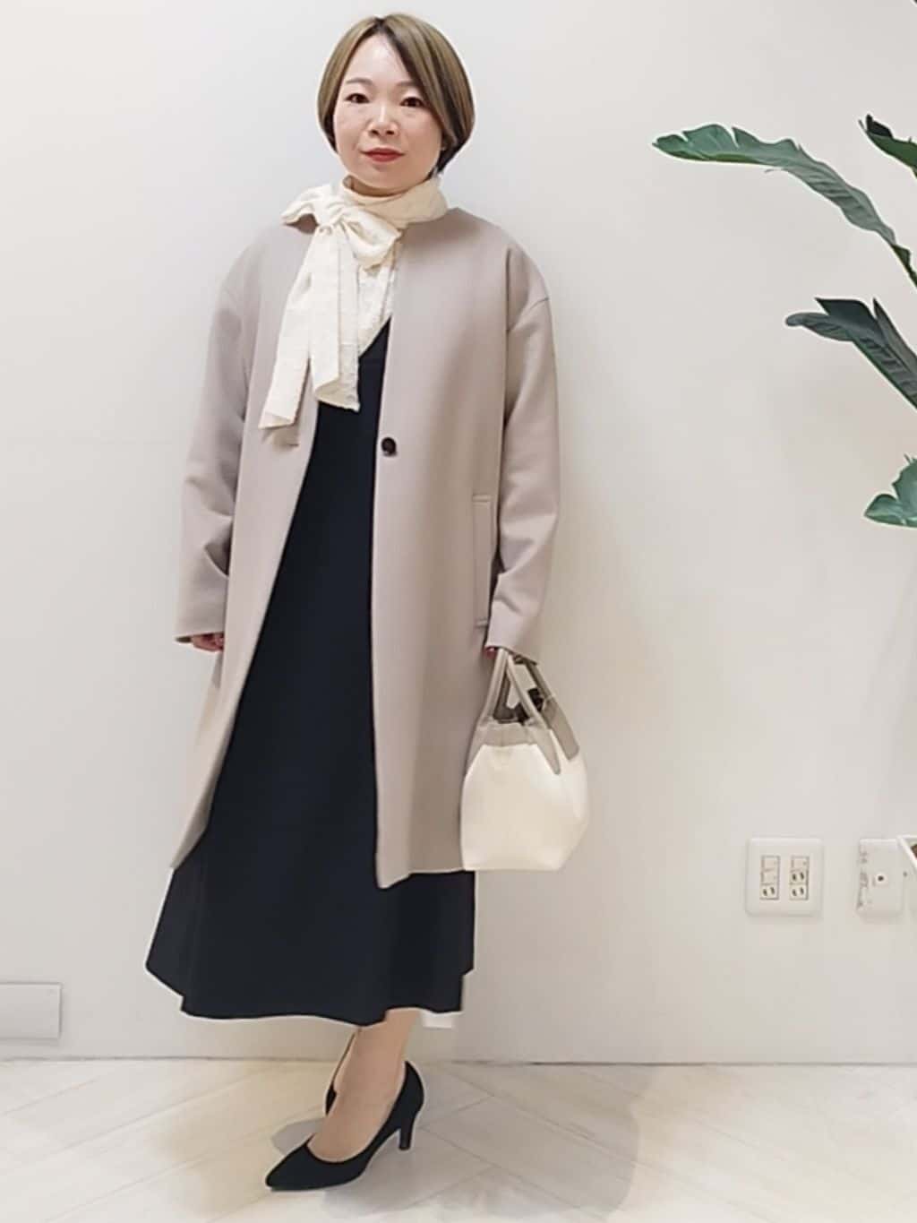 s u g iさんの「UNTITLED｜【Aライン/ワンピース】Vネックジャンパースカート」を使ったコーディネート
