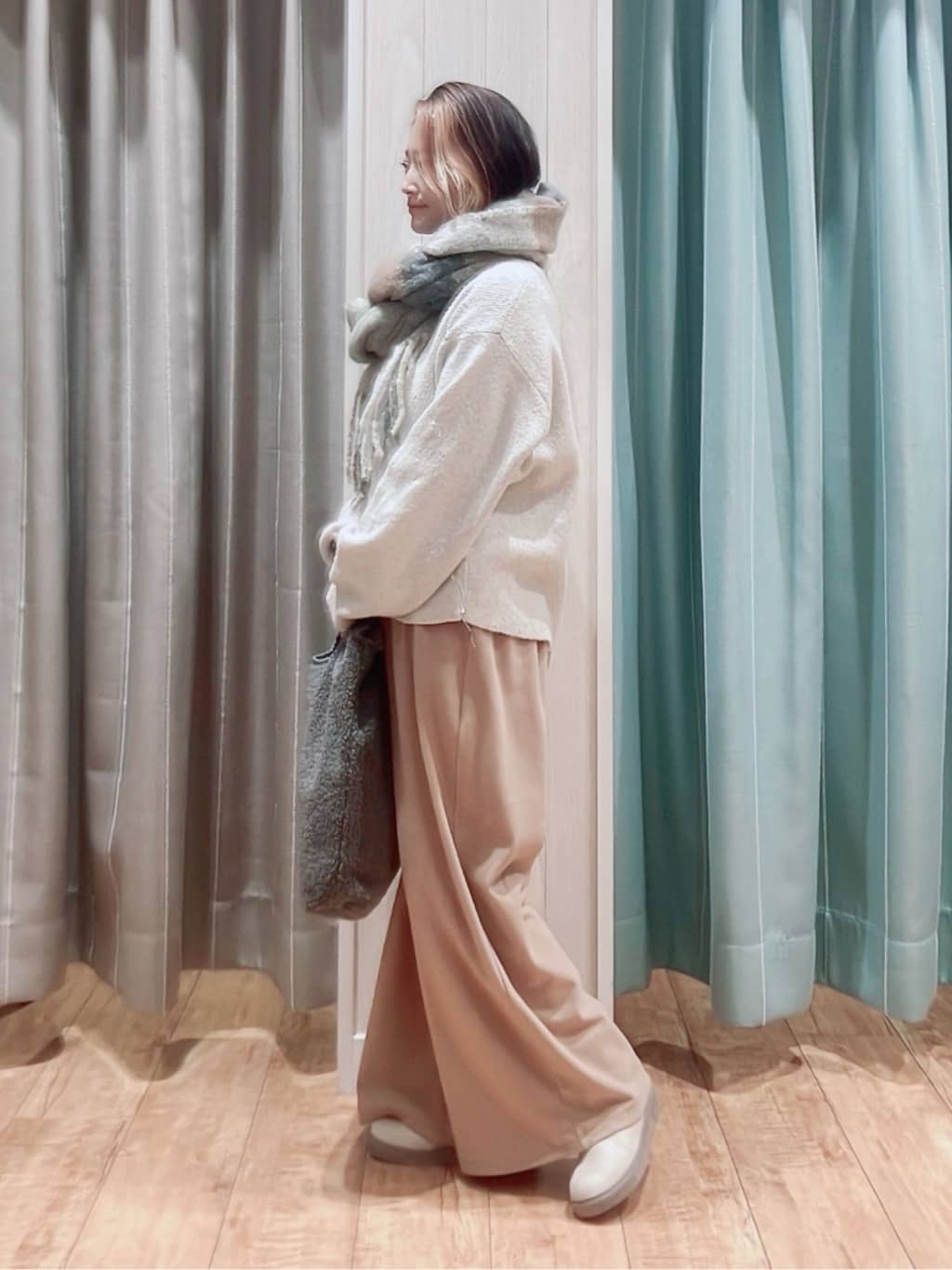 aaamiさんの「SHOO･LA･RUE｜【S-LL】きらっと華やぐ　大人のスパンコールニット」を使ったコーディネート