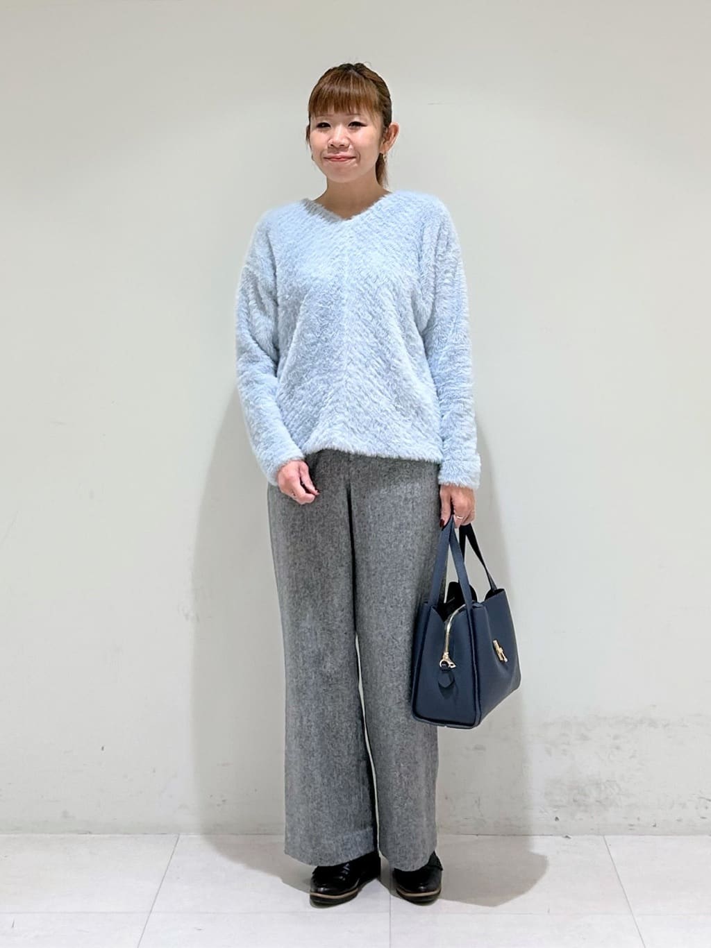tsuyuさんの「INDIVI｜【合皮／ミドルサイズ】春カラーフォルムバッグ」を使ったコーディネート