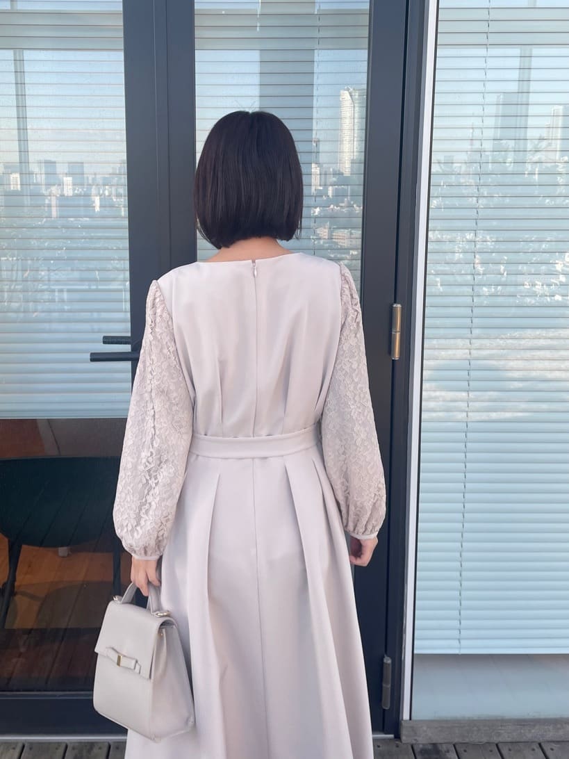 abeさんの「Couture brooch｜【ハレの日・通勤】レース袖タックフレアワンピース」を使ったコーディネート