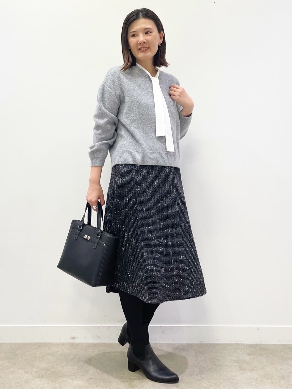あやたかさんの「Reflect｜【選べる5色／ゆったりシルエット】Vネックスパンコールニット」を使ったコーディネート