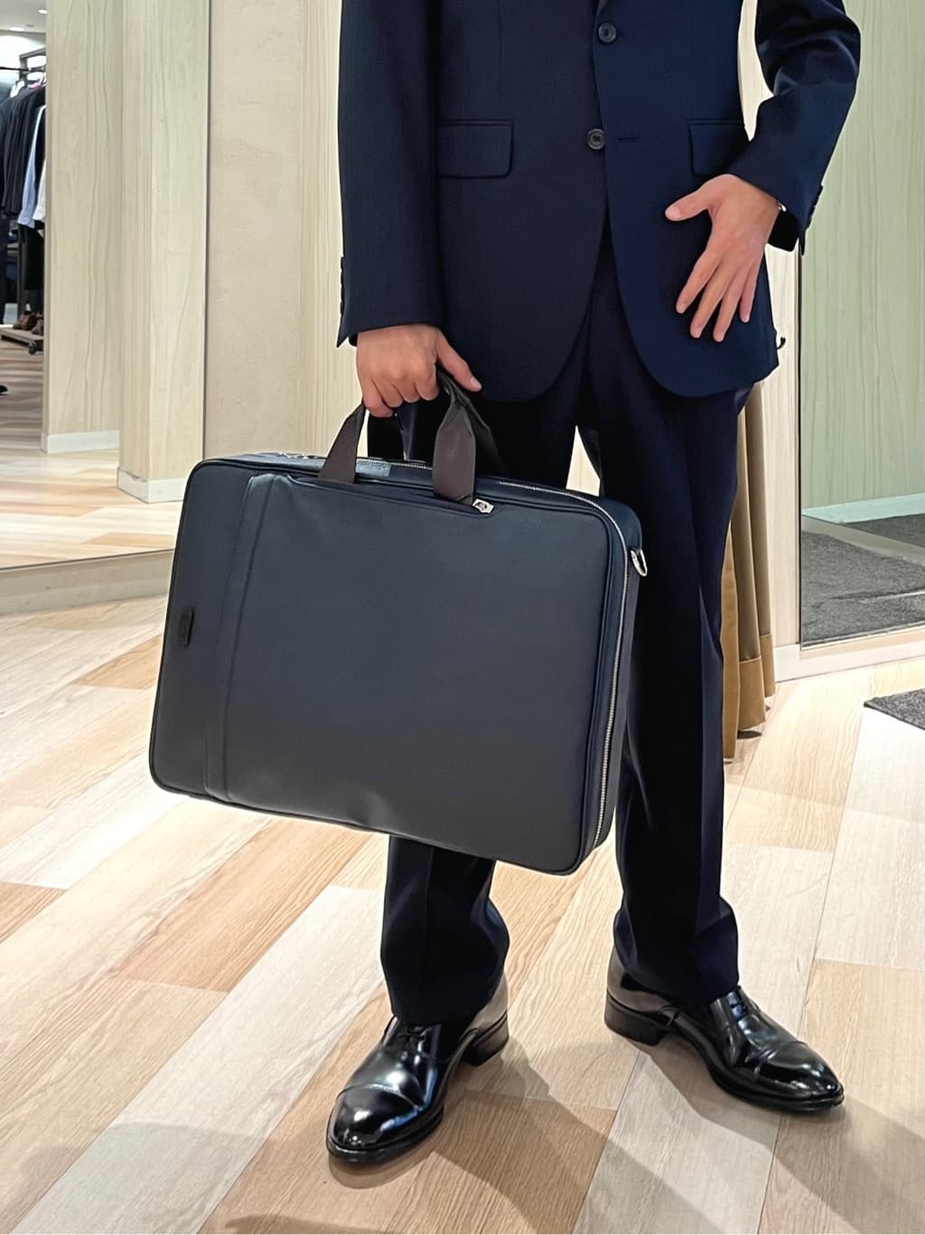 URAさんの「TAKEO KIKUCHI｜シャドーオルタネートストライプ スーツ」を使ったコーディネート