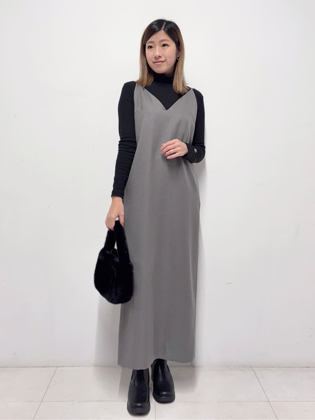 Nishijimaさんの「DRESSTERIOR｜【インナー使いに最適/しっとり暖かな吸湿発熱素材】タートルネックプルオーバー」を使ったコーディネート