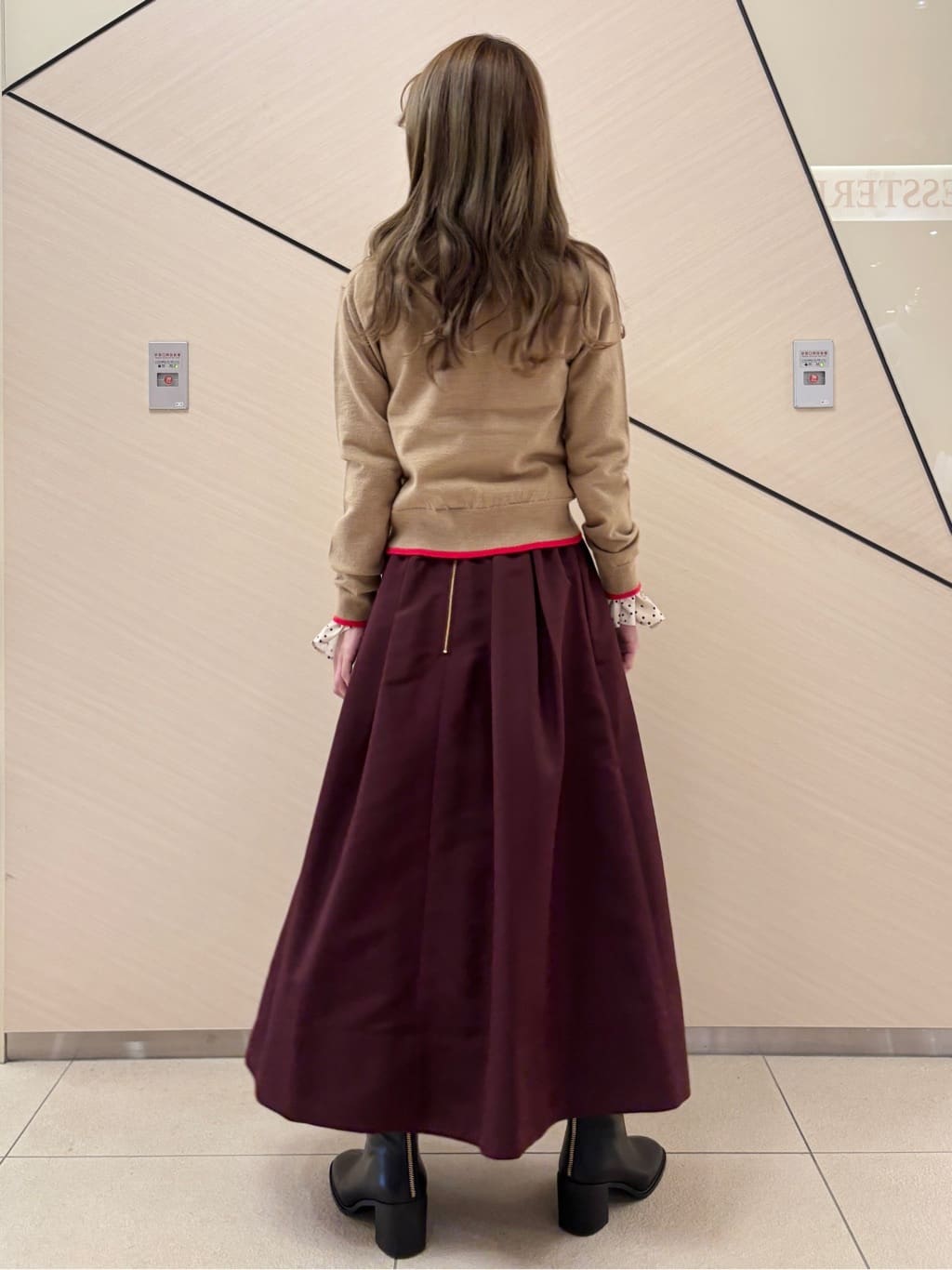 清水夏姫さんの「DRESSTERIOR｜◆【CLASSY．12月号掲載】タイガーエンブロイダリークルーネックカーディガン」を使ったコーディネート