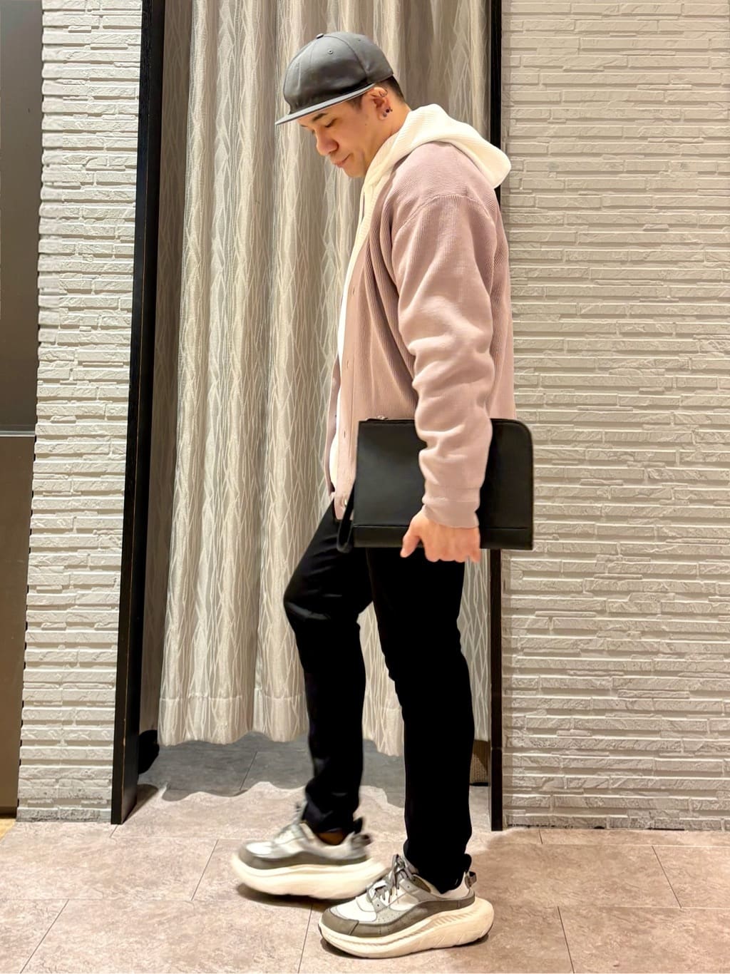 Pーyamaさんの「THE SHOP TK｜【季節の変わり目に最適】ニットカーディガン ドライタッチ／軽量」を使ったコーディネート