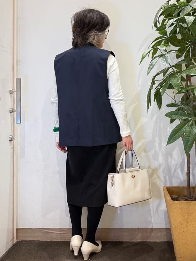 misakiさんの「SHOO･LA･RUE｜【セットアップ可/S-LL/洗濯機可】サッと羽織ってこなれ見え ダブルブレストジレ」を使ったコーディネート